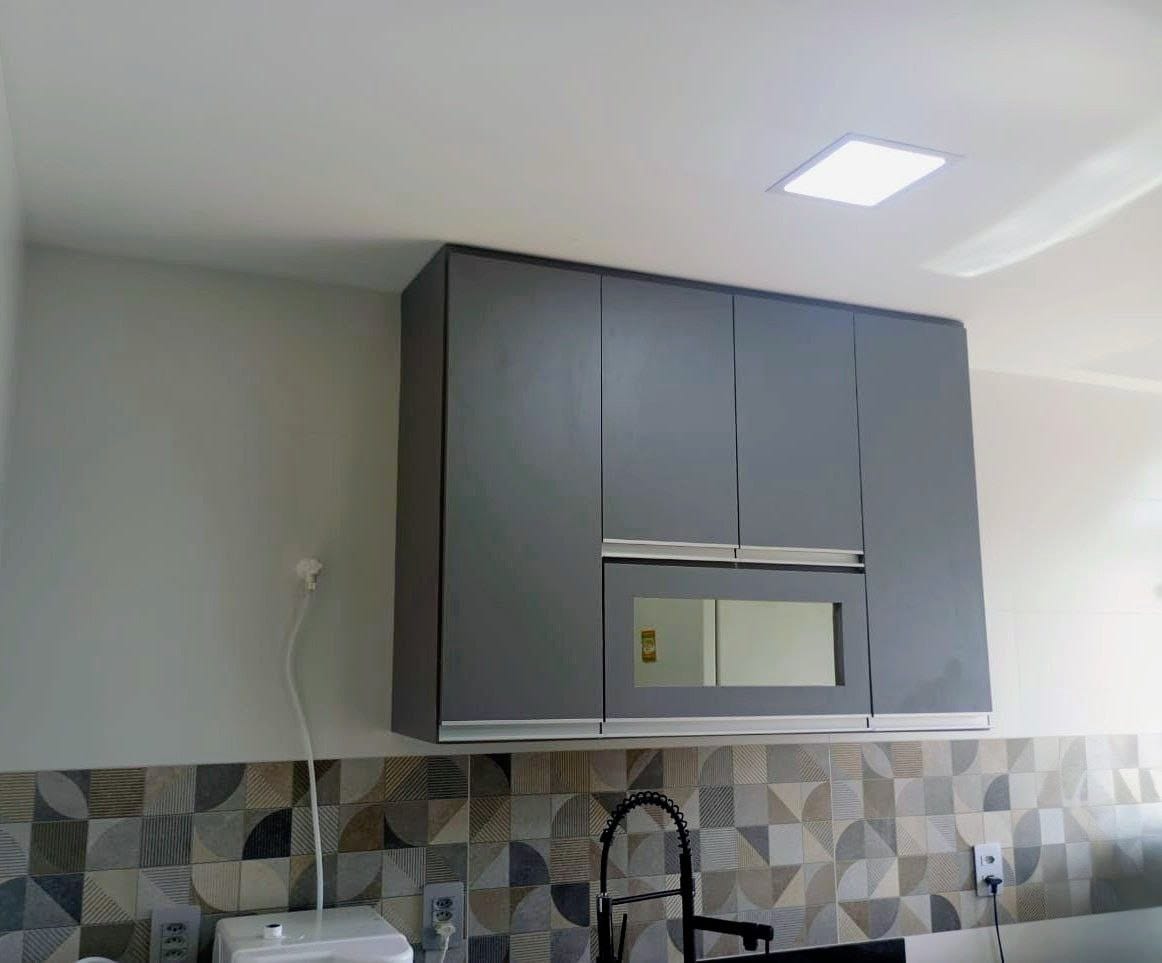 Planejados sob medida (toda cozinha).