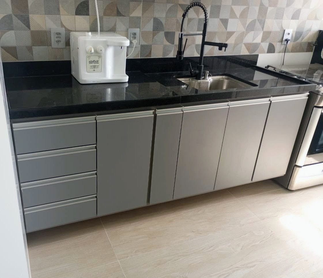 Planejados sob medida (toda cozinha).