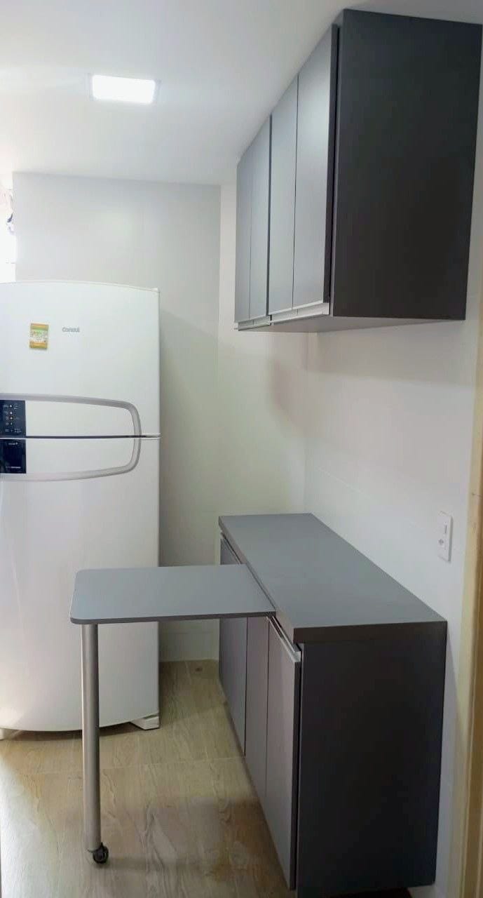 Planejados sob medida (toda cozinha).