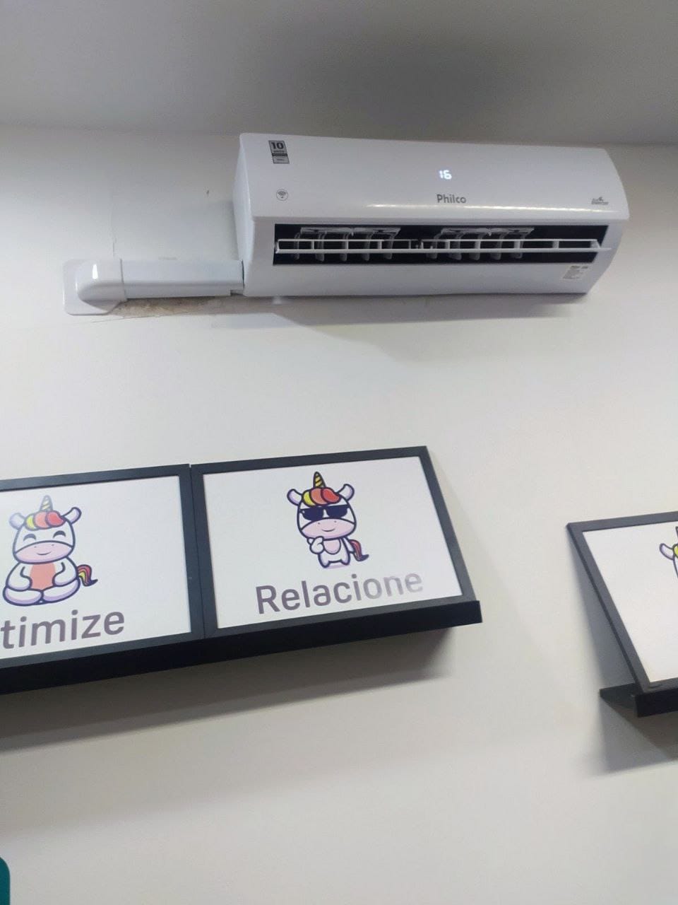 Reforma de ambientes e instalação de ar-condicionado. 