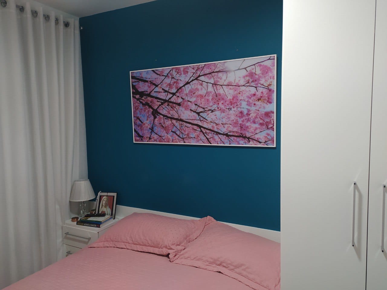  Pintura de paredes e teto.