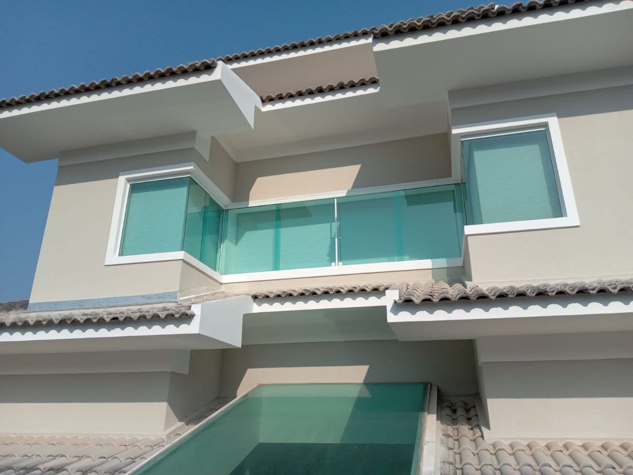 Reforma de toda área externa.